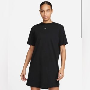 Nike NWT Womens Short Sleeve Dress (Size S)
